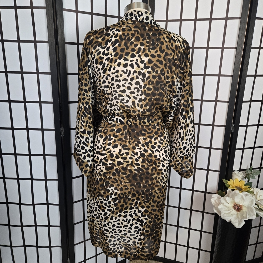 Secret Treasures Leaopard Print Sheer Lightweight Robe - Picture 2 of 10
